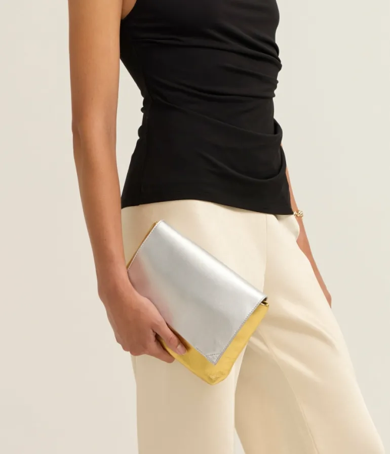 Bags-Studio Amelia Sheath Clutch in Gold
